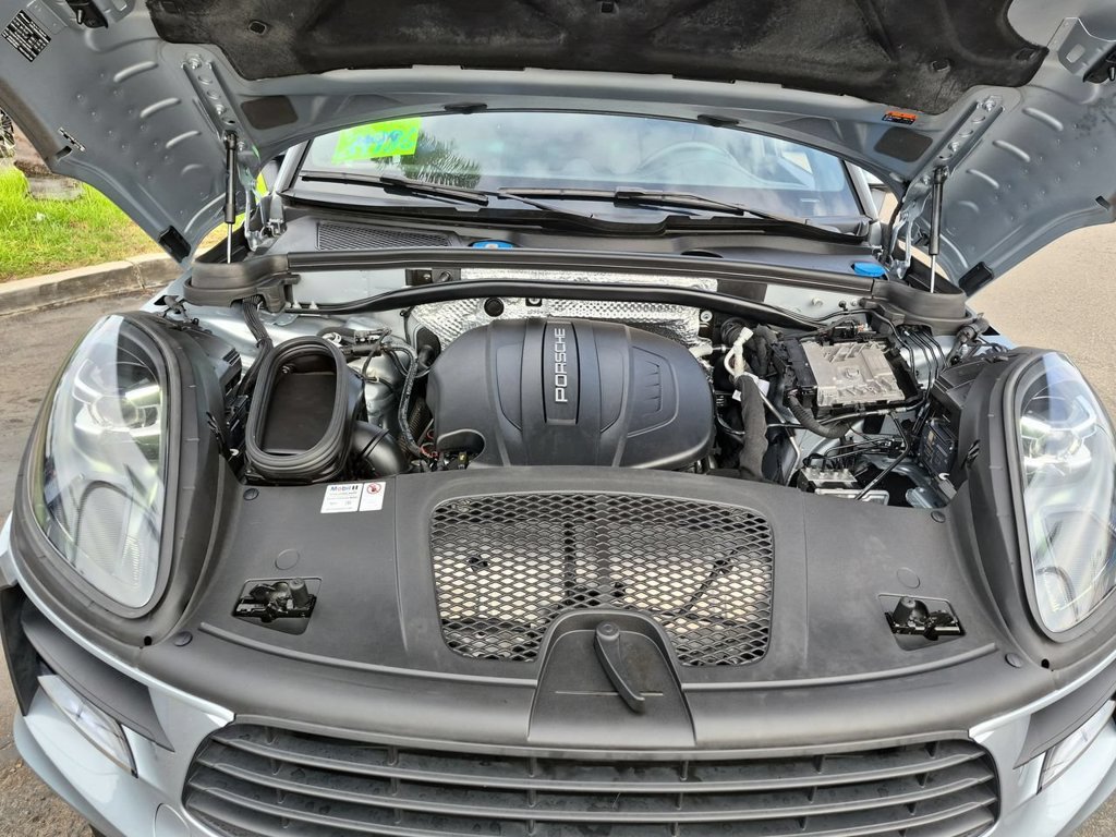 Used 2021 Porsche Macan AWD/4WD image 31