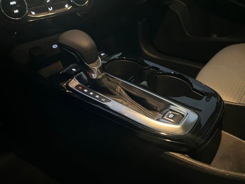 Used 2025 Chevrolet Trax LT w/ LT Convenience Package image 41