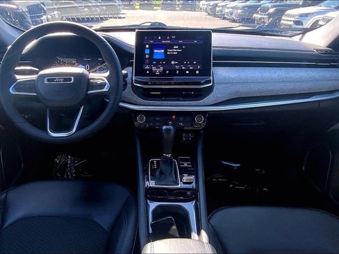 Used 2023 Jeep Compass Latitude AWD/4WD image 13