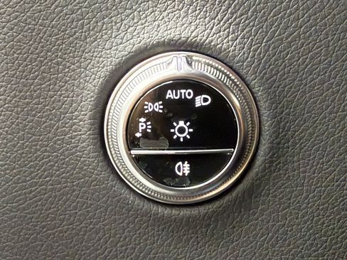 Certified 2023 Mercedes-Benz GLC 300 image 27