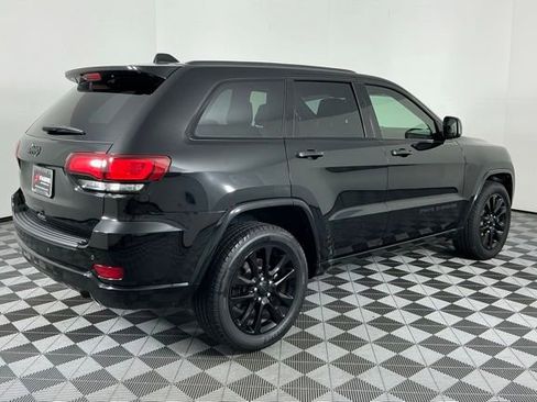 Used 2019 Jeep Grand Cherokee Altitude RWD image 7