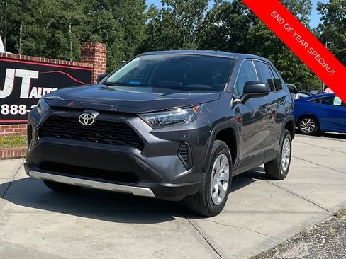 Used 2022 Toyota RAV4 LE image 3