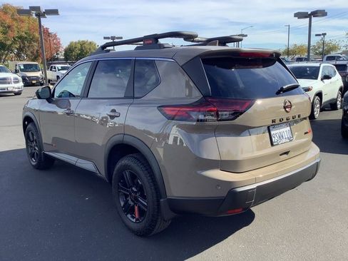 Used 2025 Nissan Rogue SV image 21