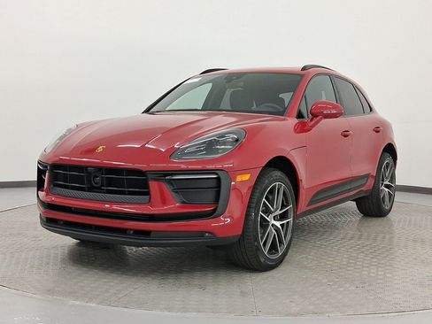 Used 2026 Porsche Macan AWD/4WD image 1