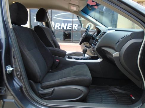 Used 2013 Nissan Altima 2.5 SV FWD image 12