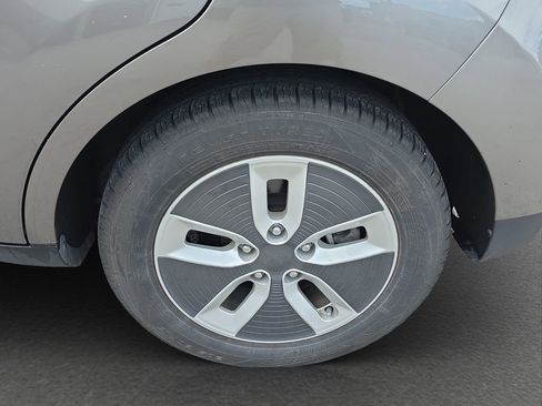 Used 2017 Kia Soul EV + w/ Sun & Fun Package FWD image 5