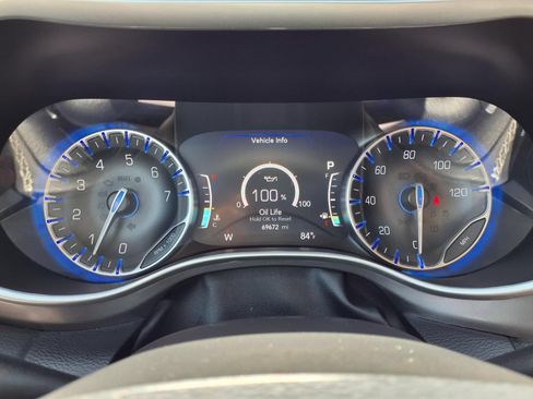 Used 2024 Chrysler Pacifica Touring-L FWD image 14