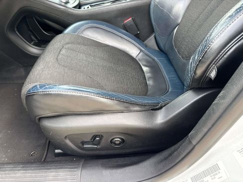 Used 2015 Chrysler 200 S w/ Navigation & Sound Group I image 18