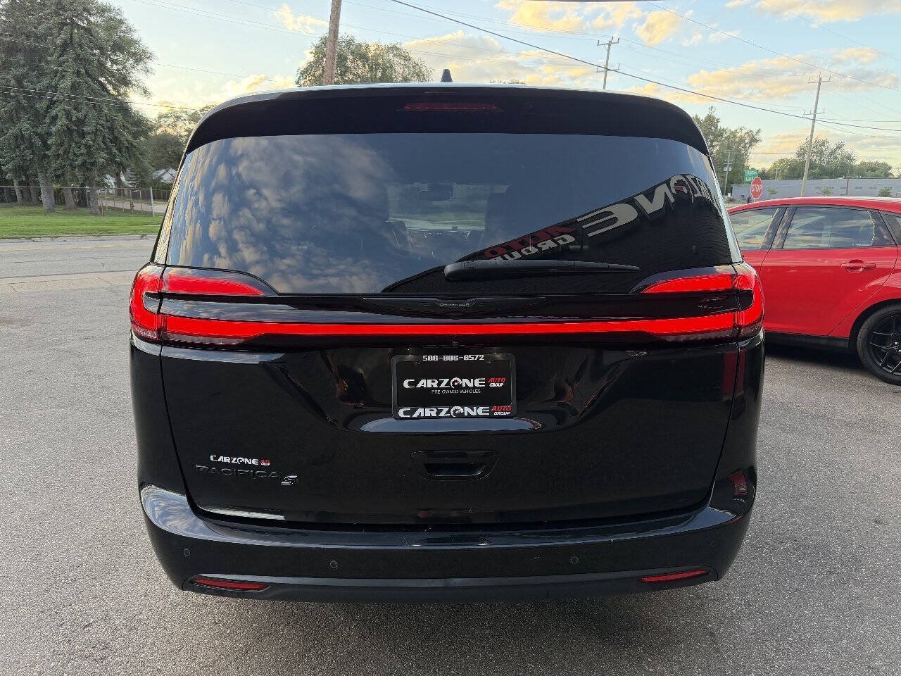 Used 2021 Chrysler Pacifica Touring-L w/ S Appearance Package FWD image 6