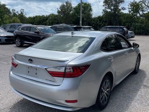 Used 2016 Lexus ES 300h w/ Luxury Package w/Wood Trim image 4