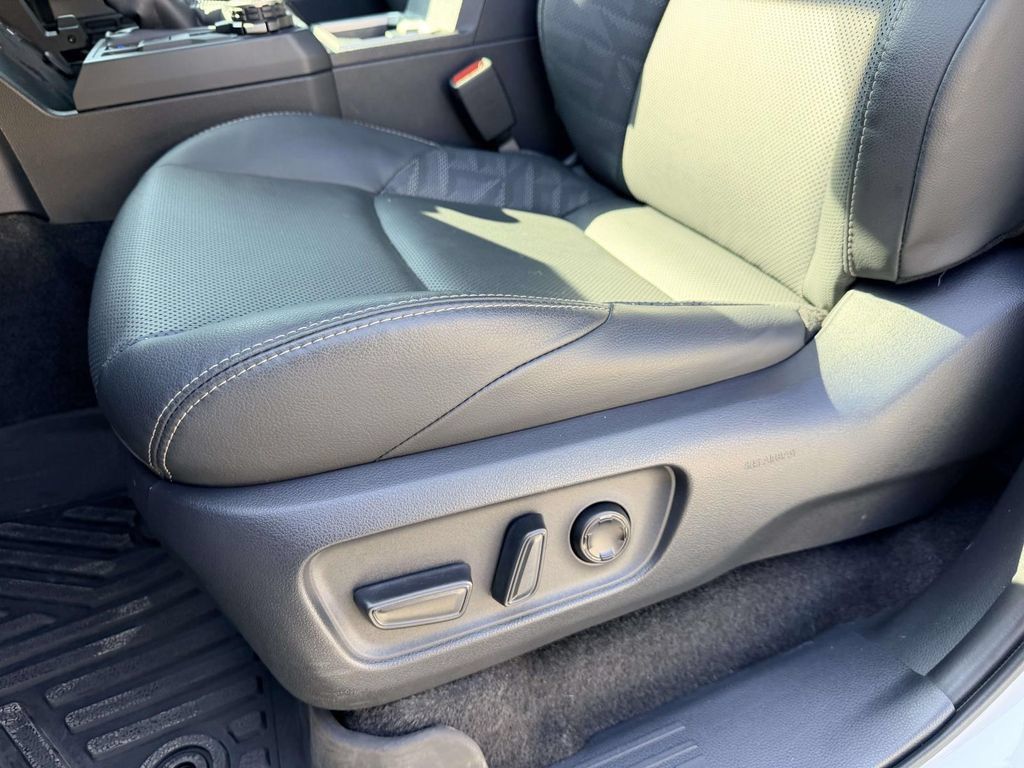 Used 2025 Toyota 4Runner TRD Off-Road Premium AWD/4WD image 17