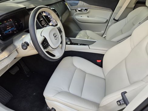 Certified 2025 Volvo XC90 T8 Plus w/ Protection Package Premier image 21