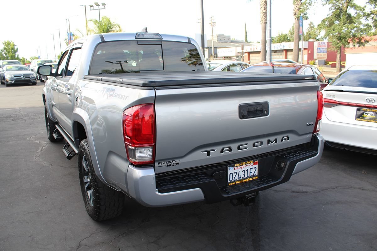Used 2017 Toyota Tacoma TRD Sport RWD image 5