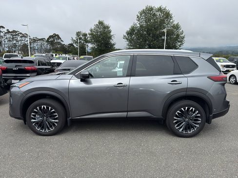 Used 2025 Nissan Rogue SL w/ Tech Package AWD/4WD image 2