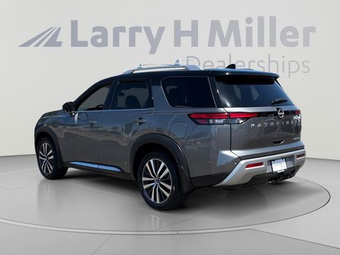 Used 2022 Nissan Pathfinder Platinum w/ Cargo Package FWD image 3