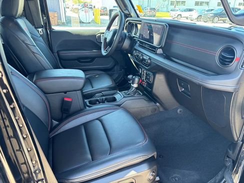 Used 2024 Jeep Wrangler Unlimited Rubicon AWD/4WD image 32