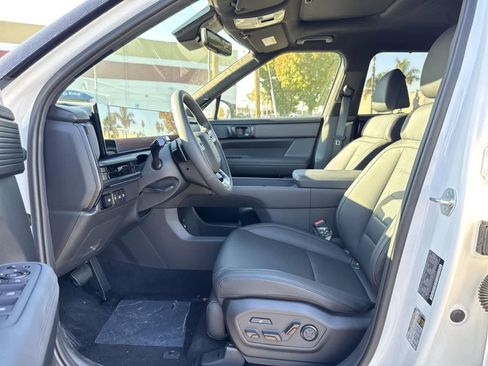 New 2025 Hyundai Santa Fe Calligraphy image 2