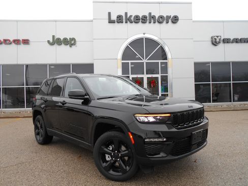 New 2025 Jeep Grand Cherokee Limited w/ Black Appearance Package AWD/4WD image 2