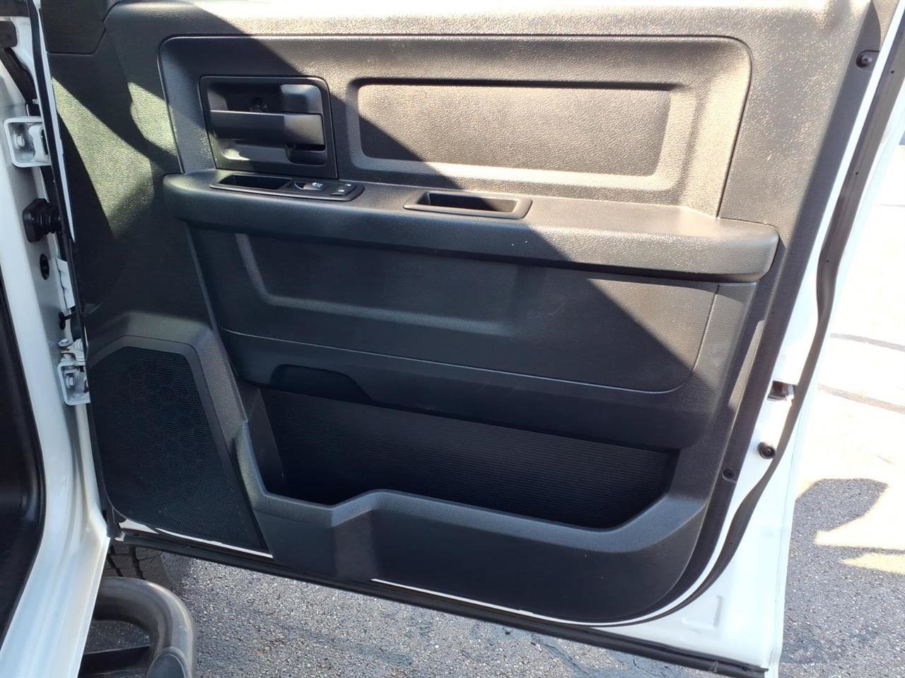 Used 2014 RAM 2500 Tradesman w/ Chrome Appearance Group AWD/4WD image 11