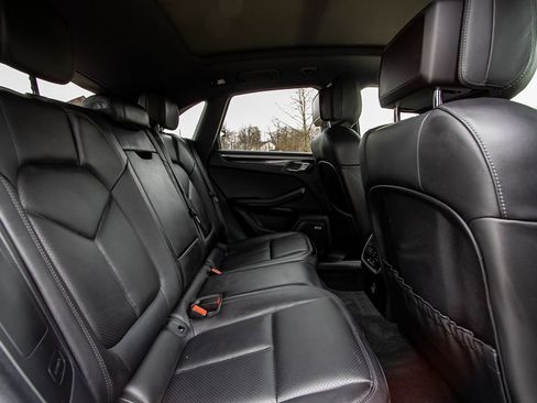 Used 2019 Porsche Macan image 22