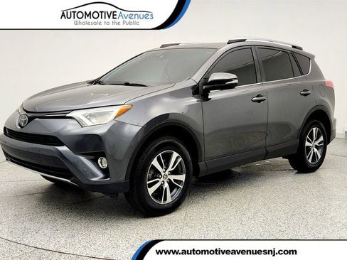 Used 2018 Toyota RAV4 XLE image 1