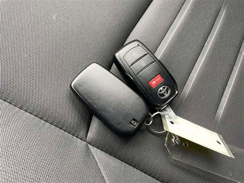 Used 2024 Toyota Tacoma TRD Off-Road image 31