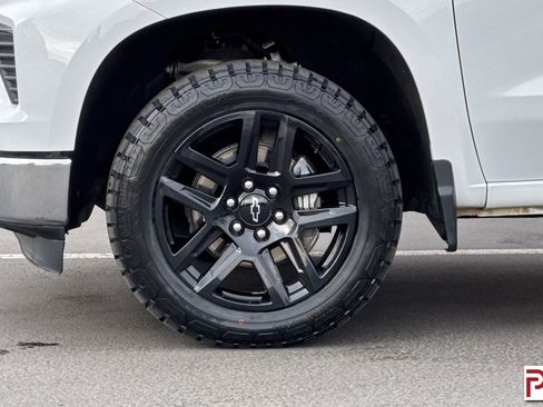 Used 2024 Chevrolet Silverado 1500 LT w/ Safety Package image 32