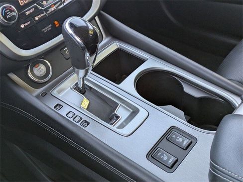 Used 2021 Nissan Rogue SV image 9