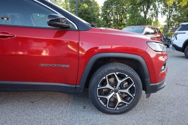 Used 2025 Jeep Compass Limited AWD/4WD image 13