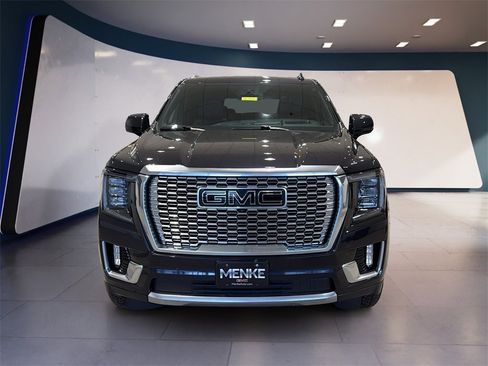 Used 2023 GMC Yukon Denali image 2