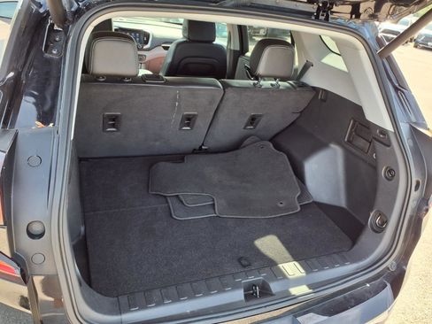 Used 2023 GMC Terrain SLT FWD image 34