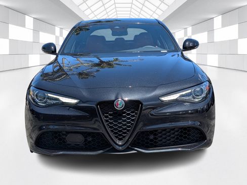 Used 2023 Alfa Romeo Giulia Veloce RWD image 2
