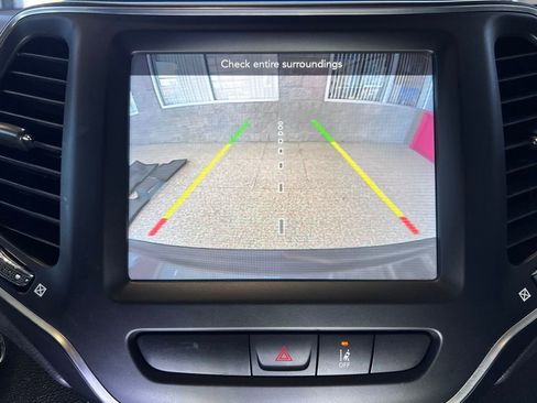 Used 2022 Jeep Cherokee Latitude Lux w/ Sun & Sound Group image 34