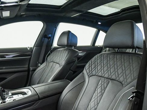 Used 2018 BMW 740i RWD image 19