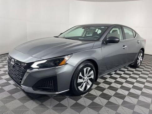 Used 2024 Nissan Altima 2.5 S FWD image 6