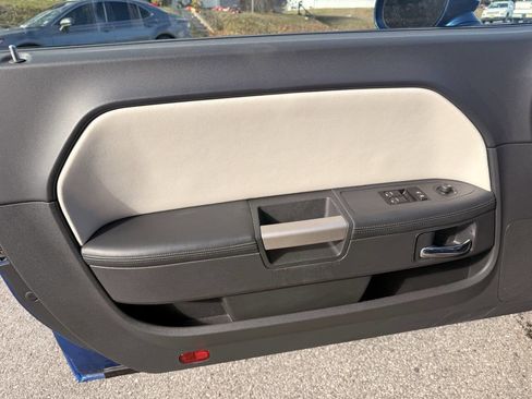 Used 2011 Dodge Challenger SRT8 image 10