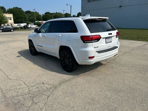 Used 2020 Jeep Grand Cherokee Altitude AWD/4WD image 3