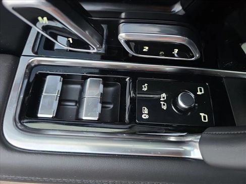 New 2025 Land Rover Range Rover SE image 28