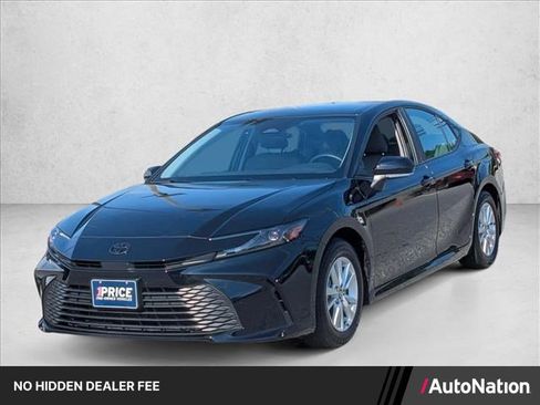 Used 2025 Toyota Camry LE w/ Convenience Package FWD image 1