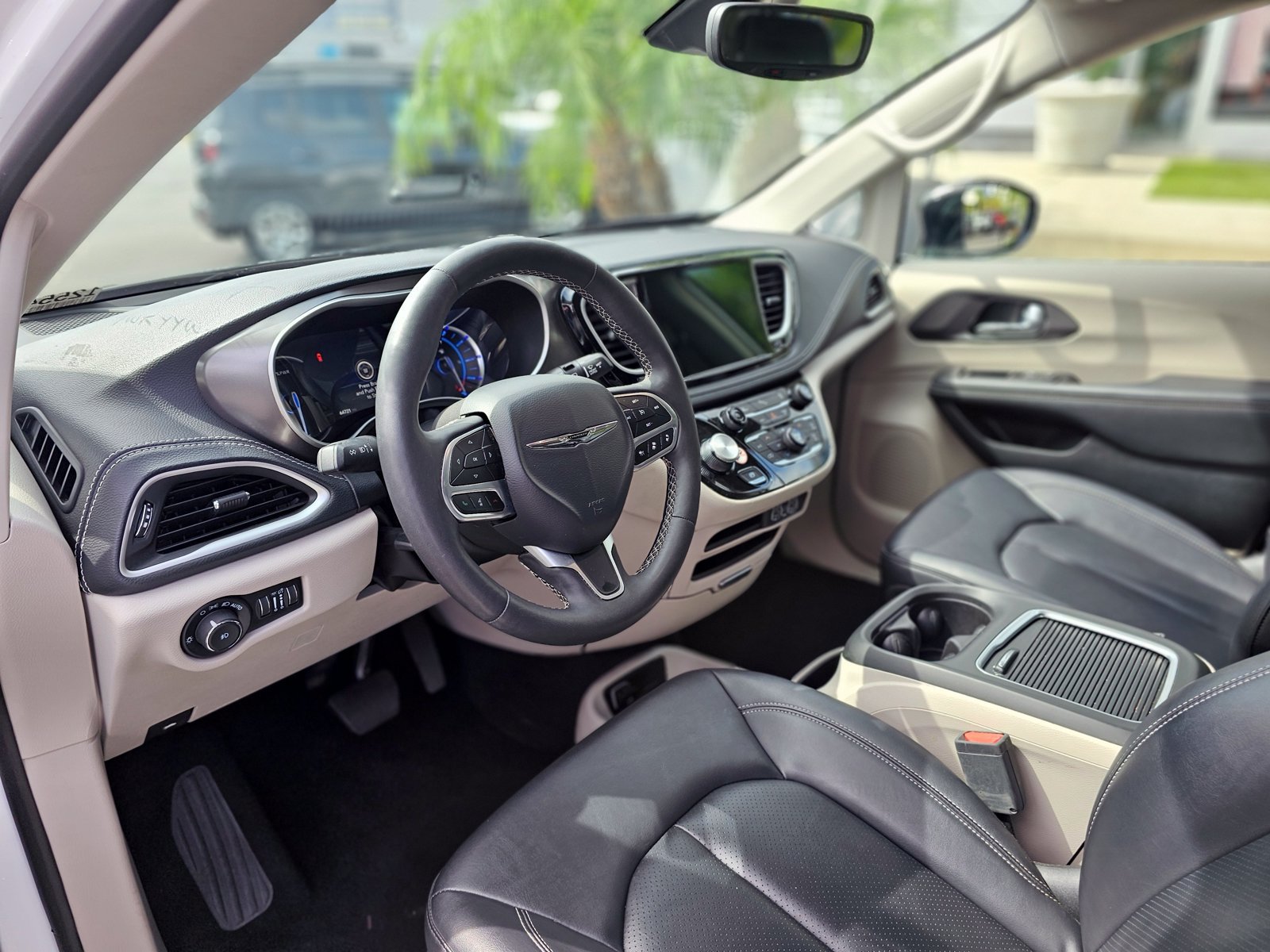 Used 2024 Chrysler Pacifica Limited FWD image 24