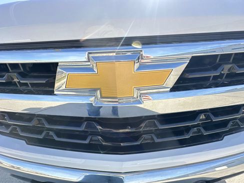 Used 2023 Chevrolet Silverado 1500 LT AWD/4WD image 30