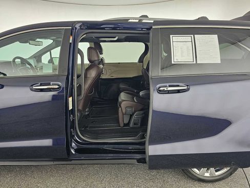 Used 2022 Toyota Sienna Platinum image 17