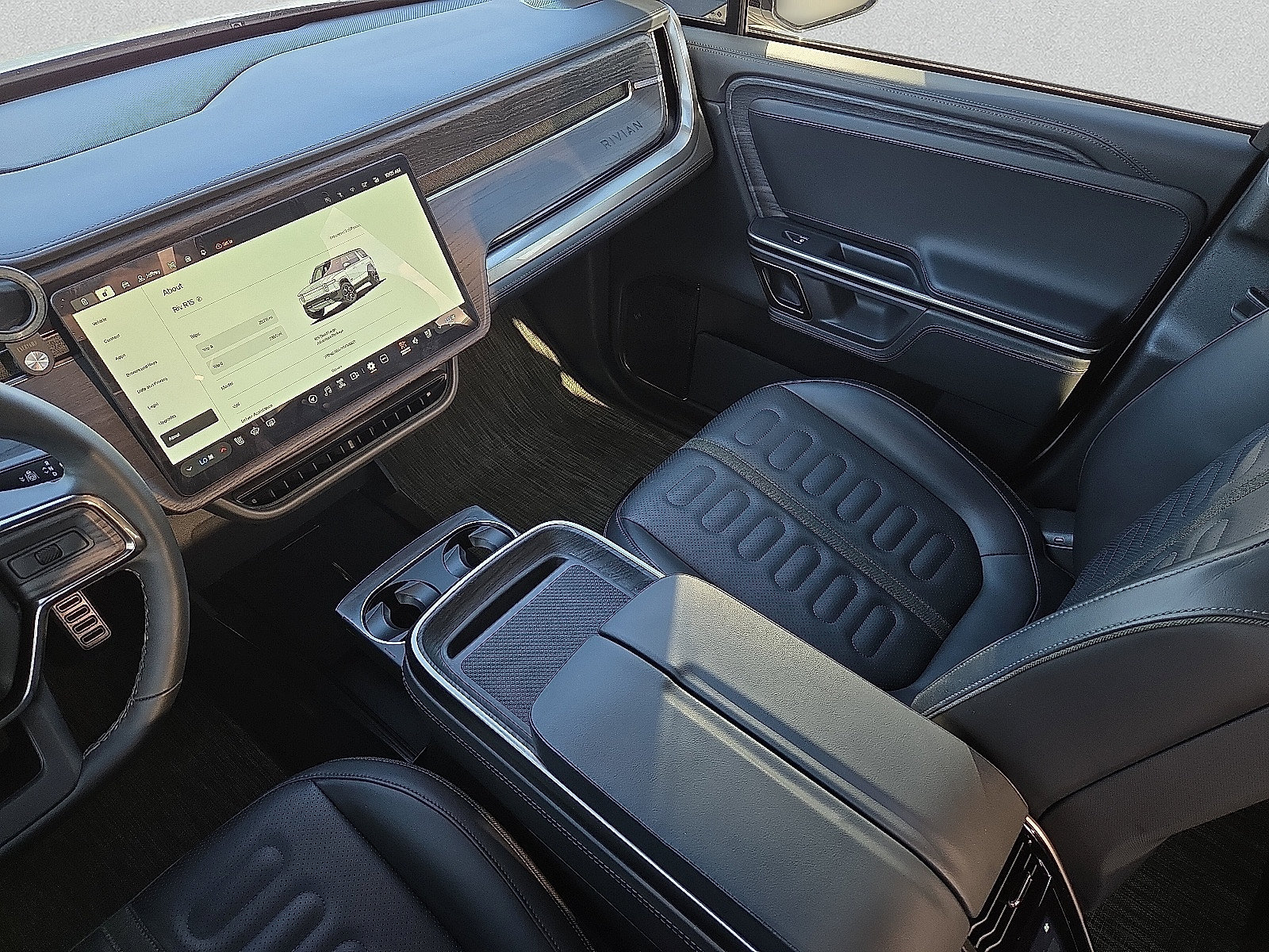 Used 2024 Rivian R1S Adventure Quad AWD/4WD image 13