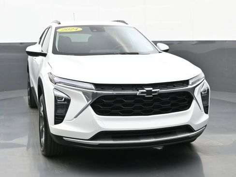 Used 2024 Chevrolet Trax LT w/ Driver Confidence Package image 8