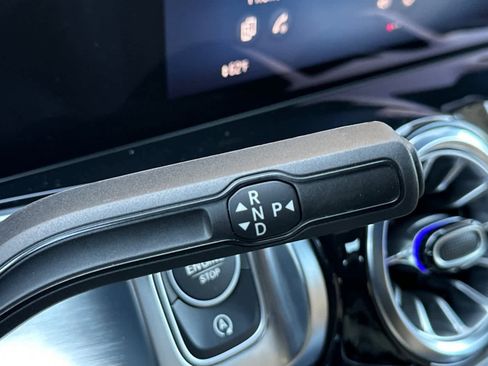 New 2025 Mercedes-Benz GLB 250 image 20