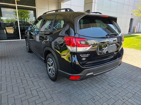Used 2022 Subaru Forester Premium AWD/4WD image 2