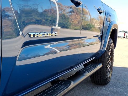 Used 2018 Toyota Tacoma SR image 34