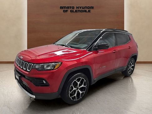 Used 2025 Jeep Compass Limited AWD/4WD image 2