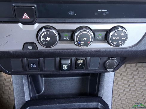 Used 2019 Toyota Tacoma SR5 RWD image 22
