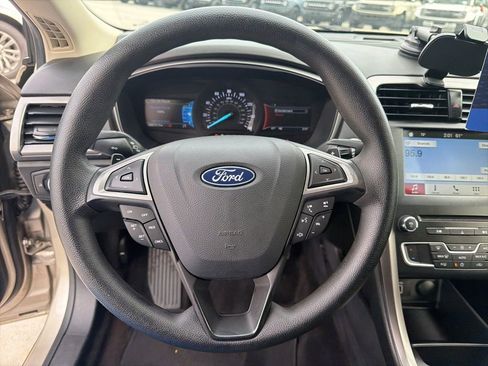 Used 2018 Ford Fusion SE w/ Fusion SE Technology Package image 18